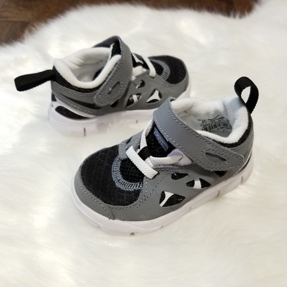 baby boy nike shoes size 4